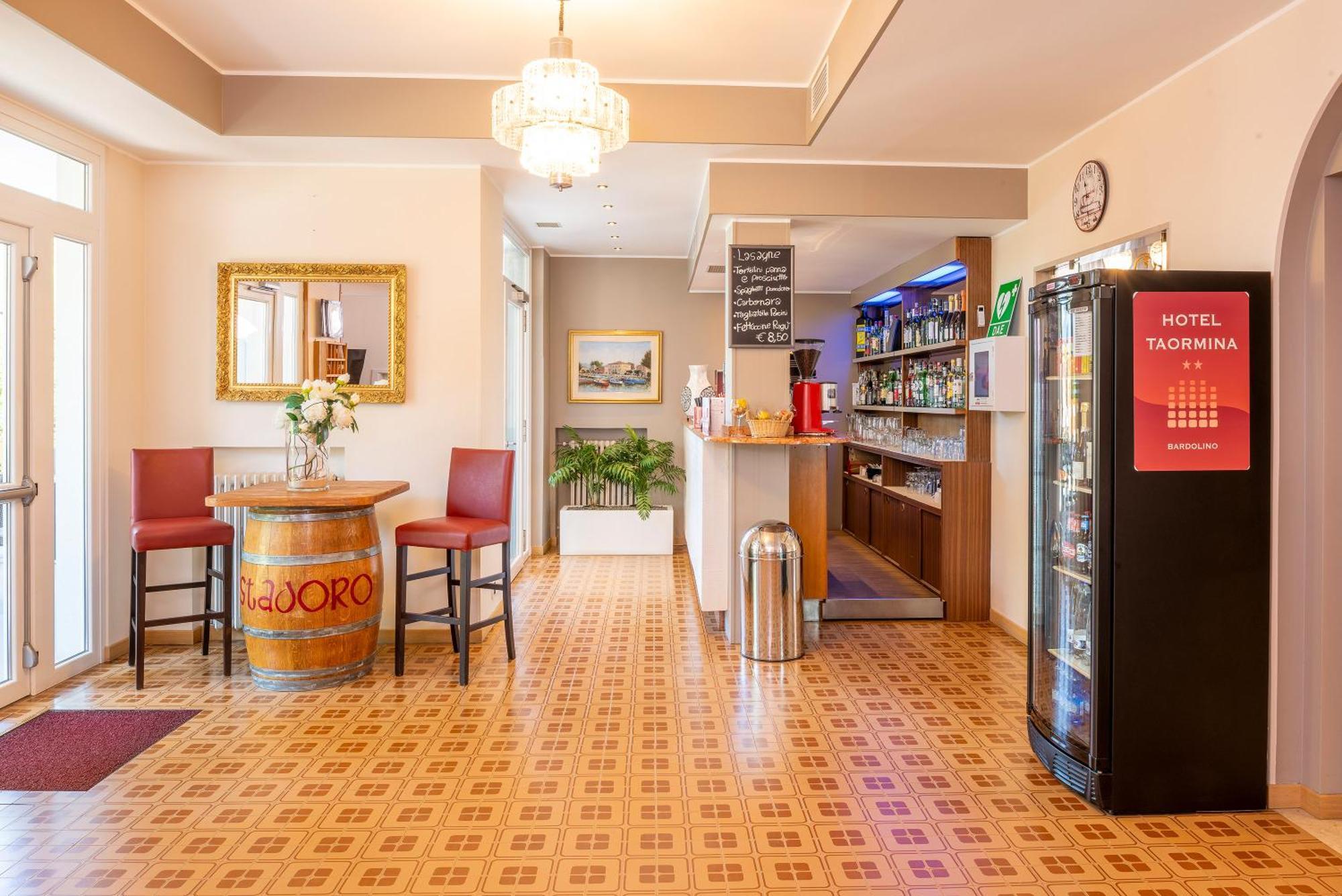 Hotel Taormina Бардолино Экстерьер фото